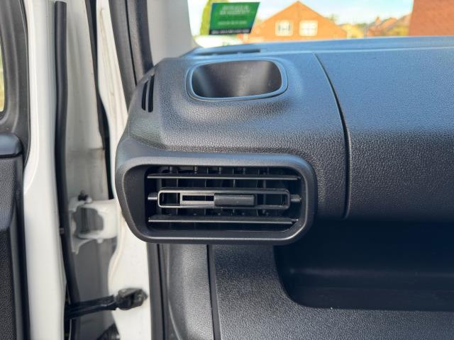 2020 Peugeot Partner 950 1.5 Bluehdi 100 Professional LONG Van (NV70JLU) Image 36