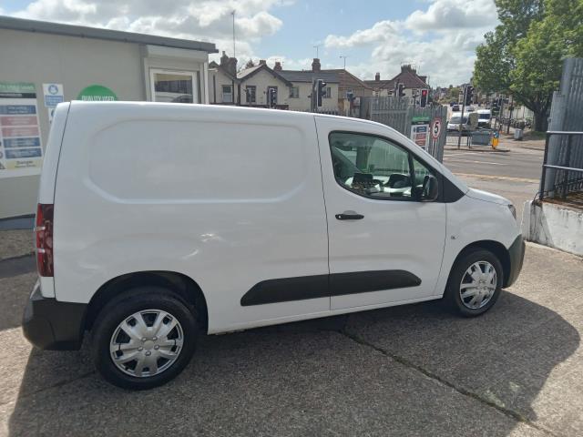 2021 Peugeot Partner 1000 1.5 Bluehdi 100 Professional Van (NV70KFN) Image 8