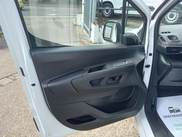 2021 Peugeot Partner 1000 1.5 Bluehdi 100 Professional Van (NV70KFN) Image 17
