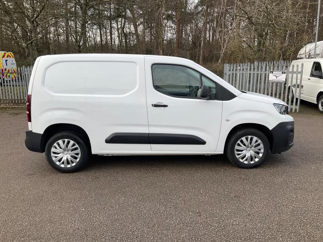 2020 Peugeot Partner 1000 1.5 Bluehdi 100 Professional Van (NV70KFR) Image 15