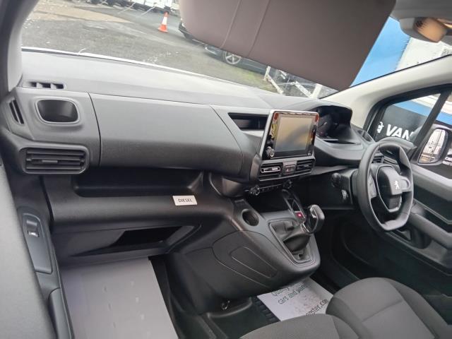 2020 Peugeot Partner 1000 1.5 Bluehdi 100 Professional Van (NV70KGA) Image 27