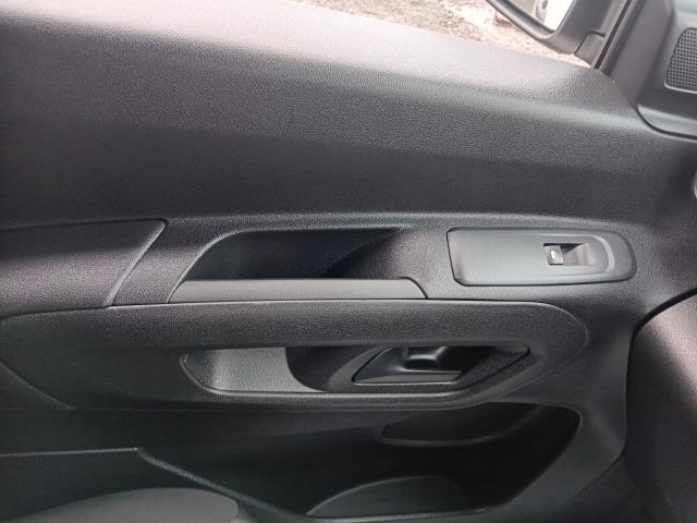 2020 Peugeot Partner 1000 1.5 Bluehdi 100 Professional Van (NV70KGA) Image 25