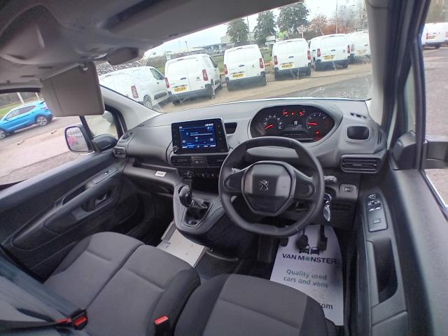 2020 Peugeot Partner 1000 1.5 Bluehdi 100 Professional Van (NV70KGA) Image 19