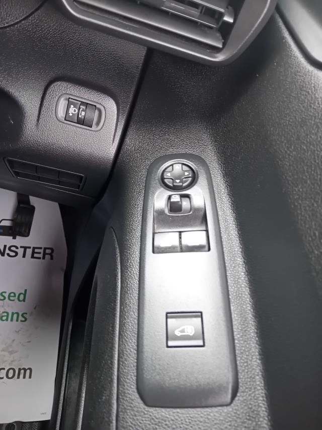 2020 Peugeot Partner 1000 1.5 Bluehdi 100 Professional Van (NV70KGA) Image 24