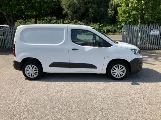 2021 Peugeot Partner 1000 1.5 Bluehdi 100 Professional Van (Limited to 70MPH) (NV70KGF) Image 15