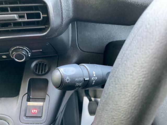 2021 Peugeot Partner 1000 1.5 Bluehdi 100 Professional Van (Limited to 70MPH) (NV70KGF) Image 31