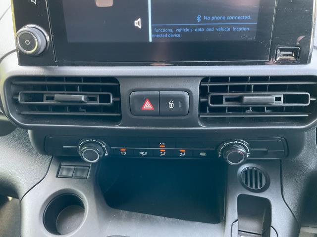 2021 Peugeot Partner 1000 1.5 Bluehdi 100 Professional Van (Limited to 70MPH) (NV70KGF) Image 25