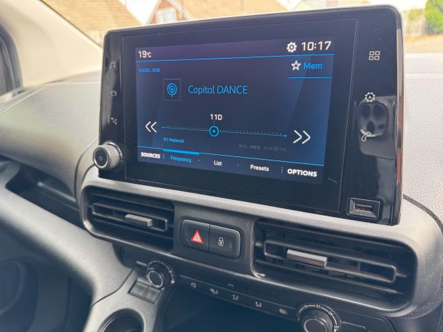 2021 Peugeot Partner 1000 1.5 Bluehdi 100 Professional Van (NV70KNA) Image 23