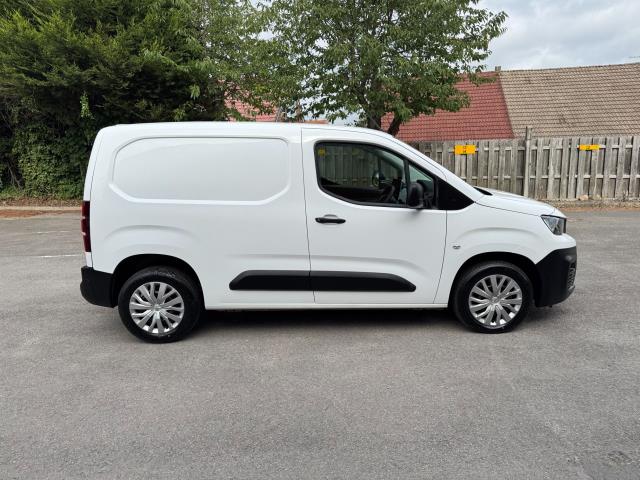 2021 Peugeot Partner 1000 1.5 Bluehdi 100 Professional Van (NV70KNA) Image 10
