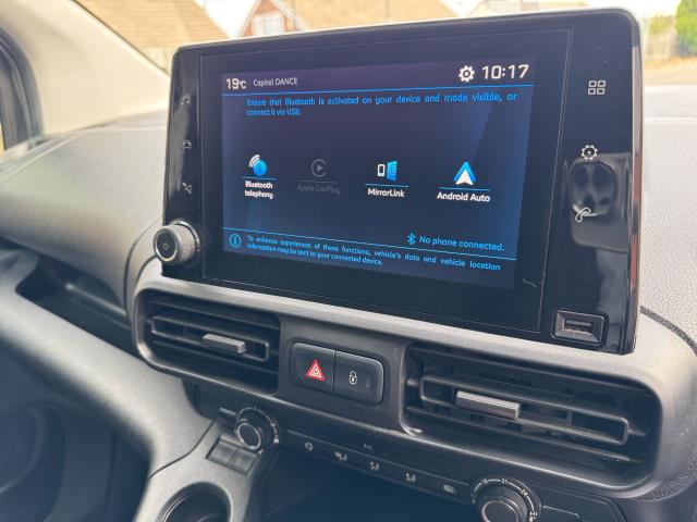 2021 Peugeot Partner 1000 1.5 Bluehdi 100 Professional Van (NV70KNA) Image 24