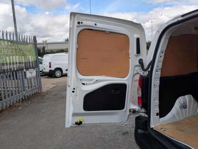 2021 Peugeot Partner 1000 1.5 Bluehdi 100 Professional Van (NV70KND) Image 19