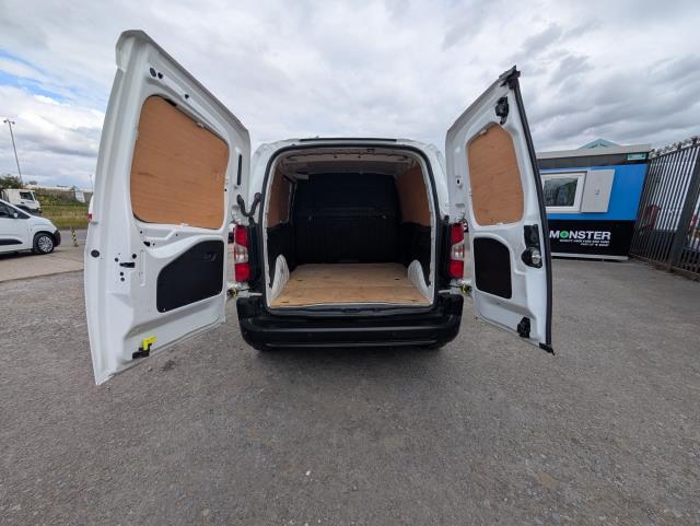 2021 Peugeot Partner 1000 1.5 Bluehdi 100 Professional Van (NV70KND) Image 18