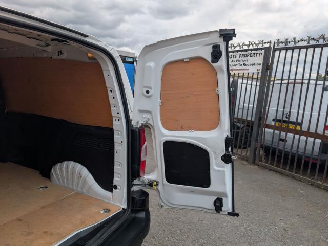 2021 Peugeot Partner 1000 1.5 Bluehdi 100 Professional Van (NV70KND) Image 20