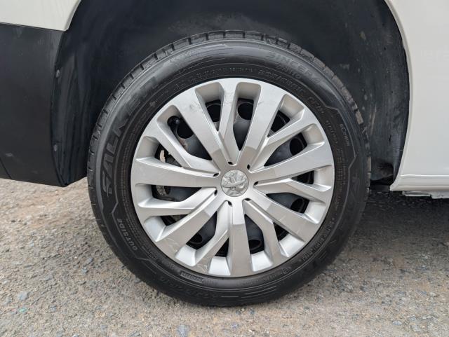 2021 Peugeot Partner 1000 1.5 Bluehdi 100 Professional Van (NV70KND) Image 27