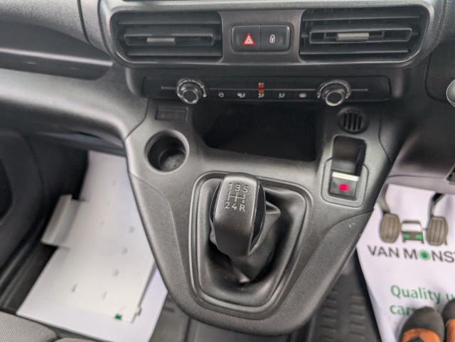 2021 Peugeot Partner 1000 1.5 Bluehdi 100 Professional Van (NV70KND) Image 16