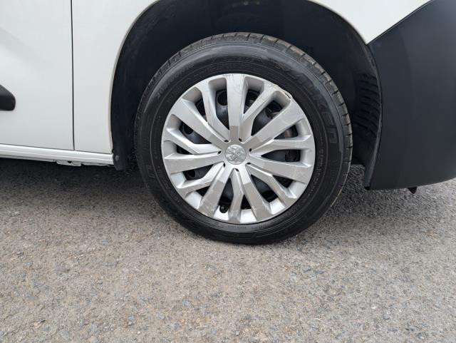2021 Peugeot Partner 1000 1.5 Bluehdi 100 Professional Van (NV70KND) Image 28