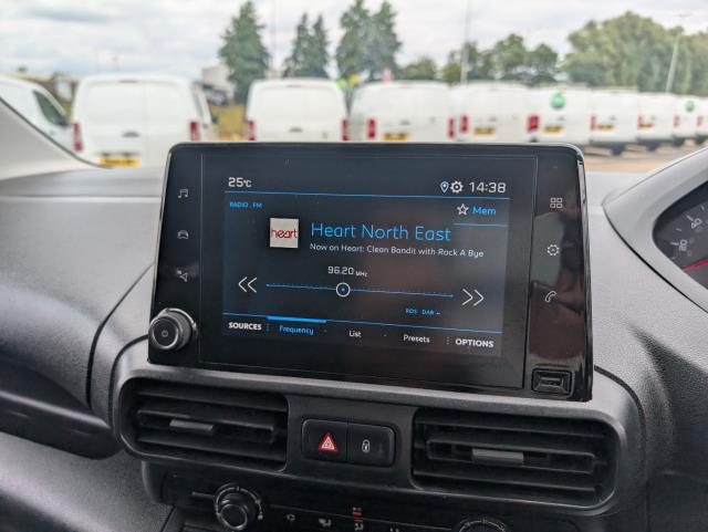 2021 Peugeot Partner 1000 1.5 Bluehdi 100 Professional Van (NV70KND) Image 15