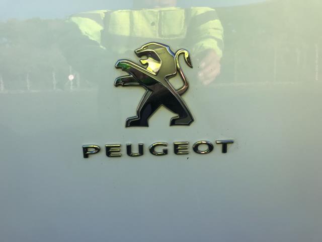 2021 Peugeot Partner 1000 1.5 Bluehdi 100 Professional Van (NV70KPX) Image 18