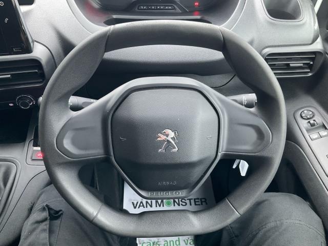 2020 Peugeot Partner 1000 1.5 Bluehdi 100 Professional Van (NV70KSJ) Image 17