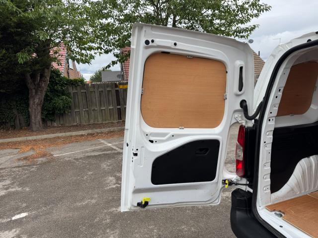 2020 Peugeot Partner 1000 1.5 Bluehdi 100 Professional Van (NV70KTK) Image 49