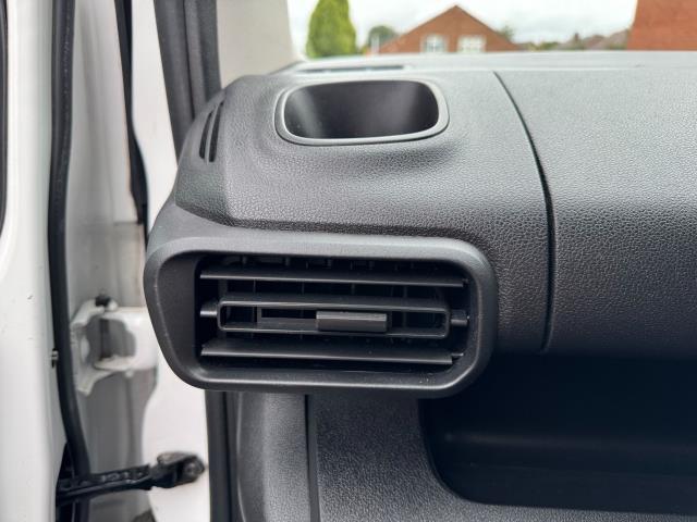 2020 Peugeot Partner 1000 1.5 Bluehdi 100 Professional Van (NV70KTK) Image 38