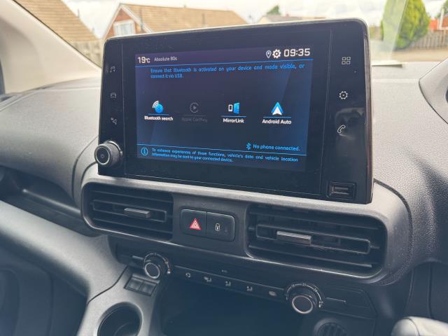 2020 Peugeot Partner 1000 1.5 Bluehdi 100 Professional Van (NV70KTK) Image 24