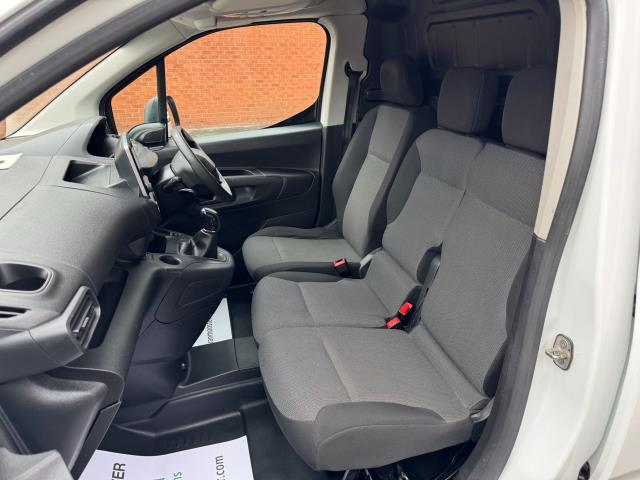 2020 Peugeot Partner 1000 1.5 Bluehdi 100 Professional Van (NV70KTK) Image 31