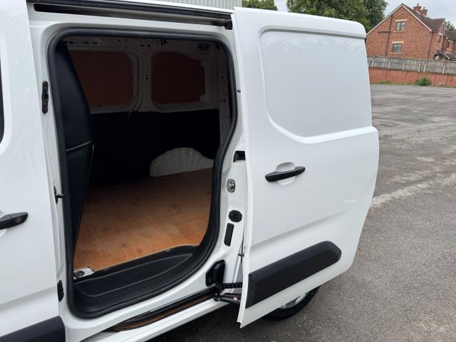 2020 Peugeot Partner 1000 1.5 Bluehdi 100 Professional Van (NV70KTK) Image 40