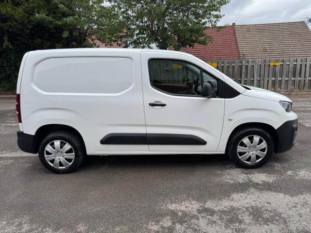 2020 Peugeot Partner 1000 1.5 Bluehdi 100 Professional Van (NV70KTK) Image 10