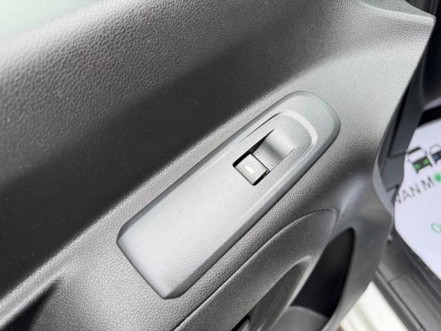2020 Peugeot Partner 1000 1.5 Bluehdi 100 Professional Van (NV70KTK) Image 35