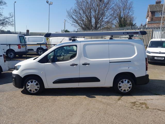 2021 Peugeot Partner 950 1.5 Bluehdi 100 Professional Van L2 (NV70LJX) Image 5