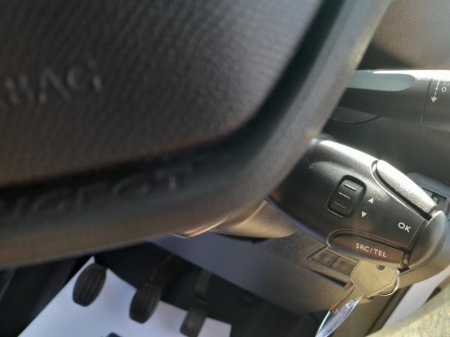 2021 Peugeot Partner 950 1.5 Bluehdi 100 Professional Van L2 (NV70LJX) Image 26