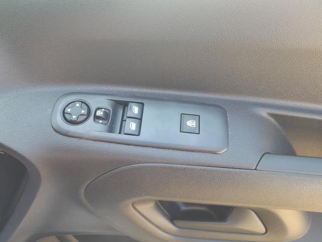 2021 Peugeot Partner 950 1.5 Bluehdi 100 Professional Van L2 (NV70LJX) Image 27