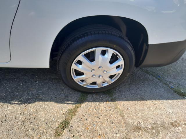 2021 Peugeot Partner 950 1.5 Bluehdi 100 Professional Van L2 (NV70LJX) Image 16