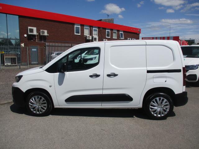 2021 Peugeot Partner 1000 1.5 Bluehdi 100 Professional Van (NV70NFT) Image 8