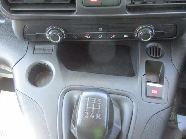 2021 Peugeot Partner 1000 1.5 Bluehdi 100 Professional Van (NV70NFT) Image 23