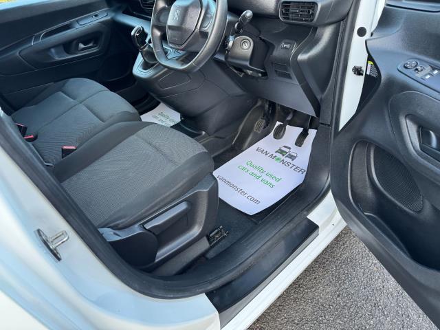 2021 Peugeot Partner 1000 1.5 Bluehdi 100 Professional Van Euro 6 (NV70NHA) Image 17