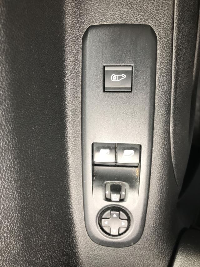 2021 Peugeot Partner 1000 1.5 Bluehdi 100 Professional Van (NV70OHF) Image 28