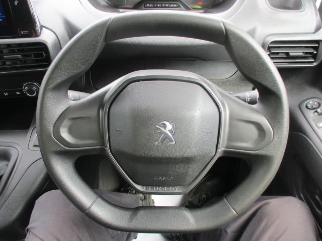 2021 Peugeot Partner 1000 1.5 Bluehdi 100 Professional Van (NV70OJG) Image 14
