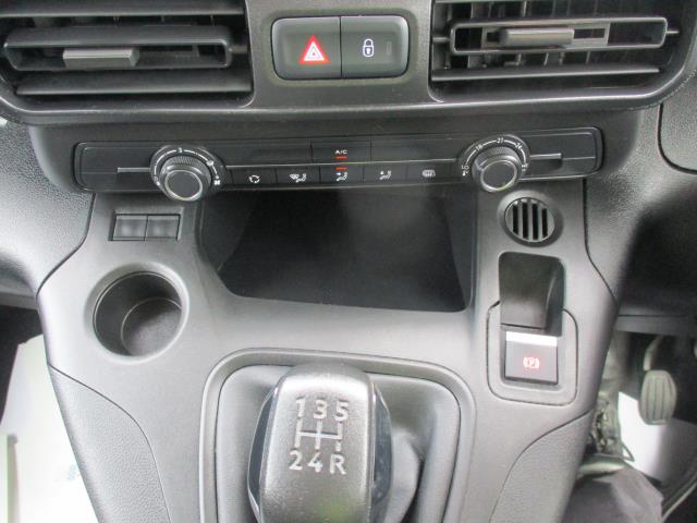 2021 Peugeot Partner 1000 1.5 Bluehdi 100 Professional Van (NV70OJG) Image 22