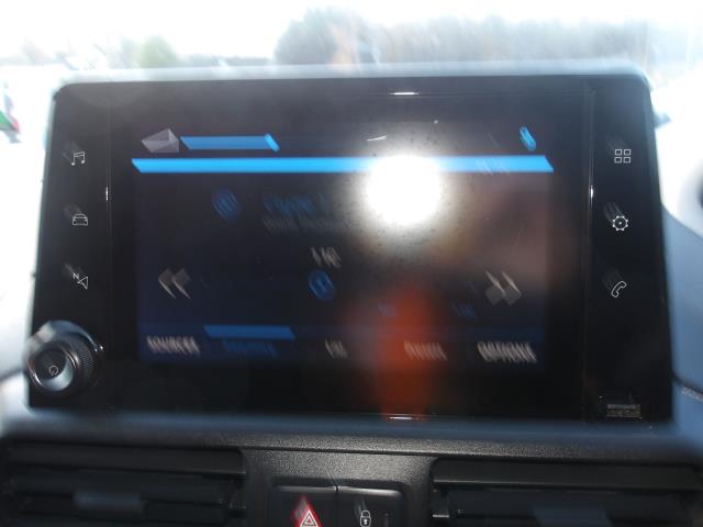 2021 Peugeot Partner 1000 1.5 Bluehdi 100 Professional Van (NV70OKL) Image 25