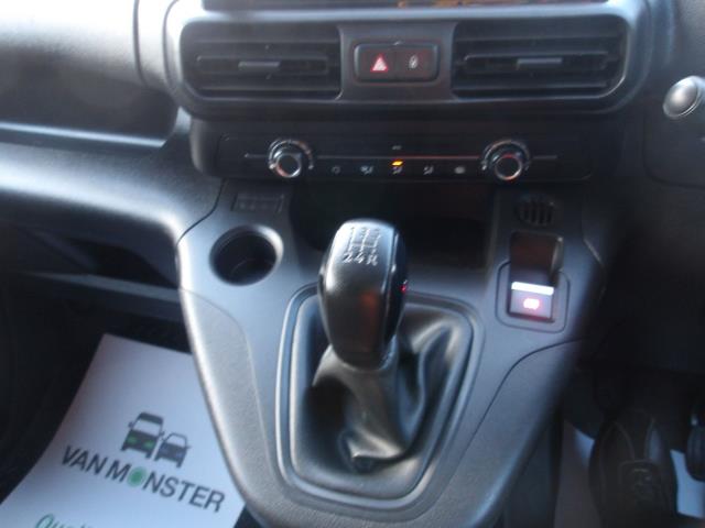 2021 Peugeot Partner 1000 1.5 Bluehdi 100 Professional Van (NV70OKL) Image 27