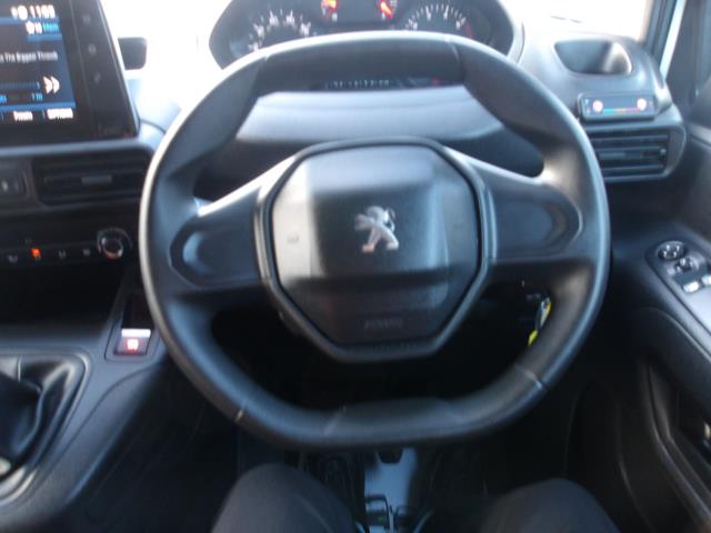 2021 Peugeot Partner 1000 1.5 Bluehdi 100 Professional Van (NV70OKL) Image 28