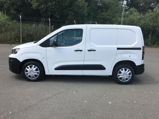 2021 Peugeot Partner 1000 1.5 Bluehdi 100 Professional Van (NV70OKO) Image 4