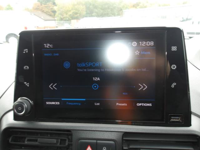 2021 Peugeot Partner 1000 1.5 Bluehdi 100 Professional Van (NV70OYZ) Image 27