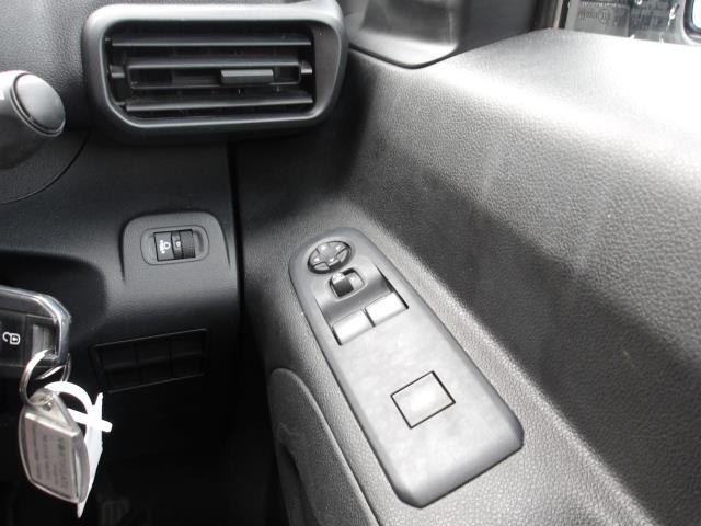 2021 Peugeot Partner 1000 1.5 Bluehdi 100 Professional Van (NV70OYZ) Image 26