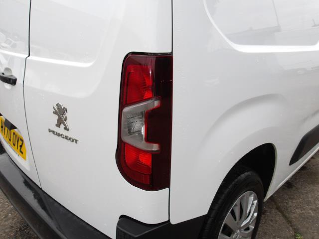 2021 Peugeot Partner 1000 1.5 Bluehdi 100 Professional Van (NV70OYZ) Image 15