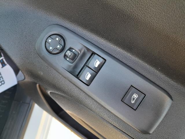 2021 Peugeot Partner 1000 1.5 Bluehdi 100 Professional Van (NV70OZG) Image 22