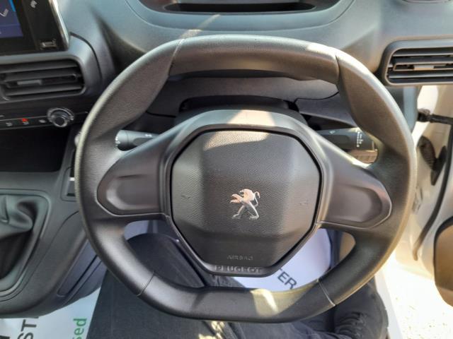 2021 Peugeot Partner 1000 1.5 Bluehdi 100 Professional Van (NV70OZG) Image 17
