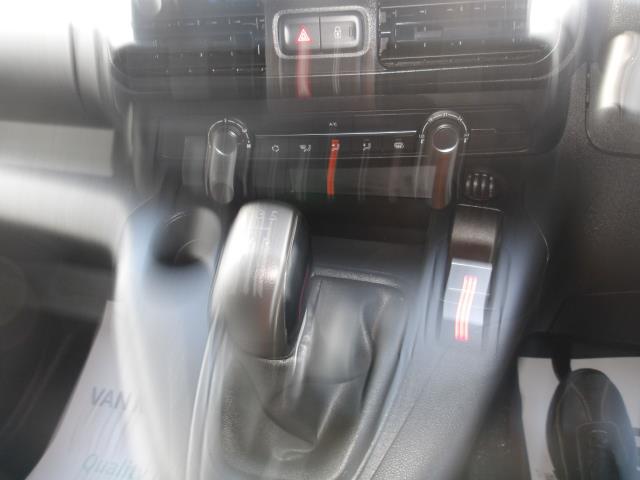 2021 Peugeot Partner 1000 1.5 Bluehdi 100 Professional Van (NV70PMX) Image 28